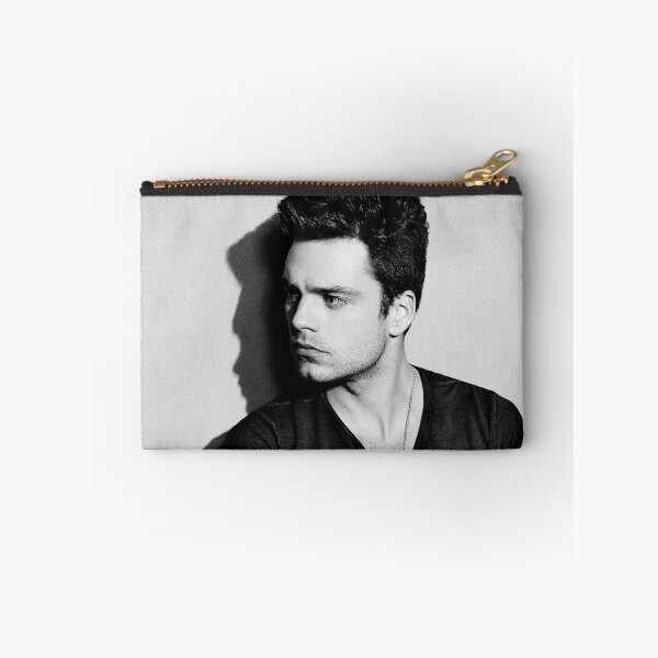 Artikelvorschau, Sebastian Stan Decken | Sebastian Stan Aufkleber | Sebastian Stan iPhone Fälle entworfen und verkauft von momenus.