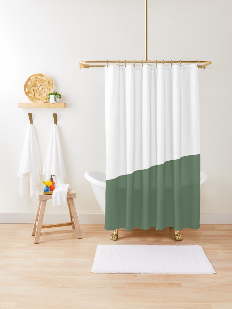 Rideau de douche for Sale avec l'œuvre « Stripe Block (vert sauge / blanc)  » de l'artiste designminds