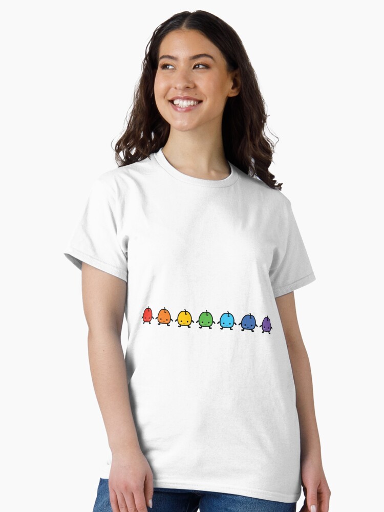 Aperçu 2 sur 7. T-shirt classique avec l'œuvre Junimo arc-en-ciel Stardew Valley créée et vendue par JoellenFuller.