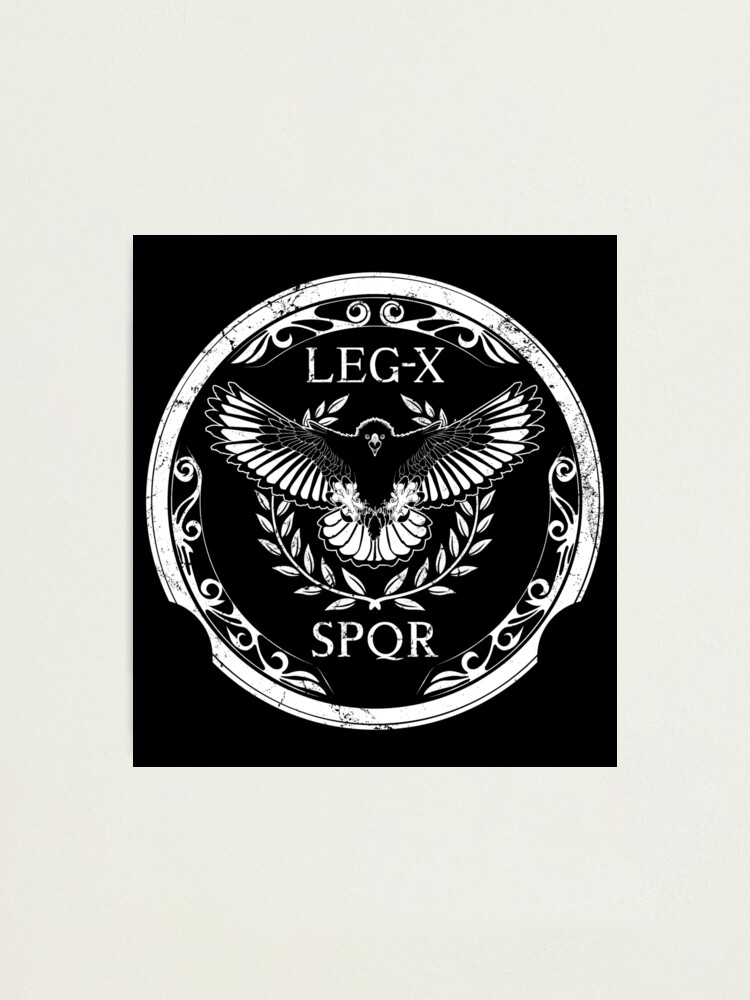 Lámina fotográfica «SPQR Legio x Águila romana» de NicGrayGraphic |  Redbubble