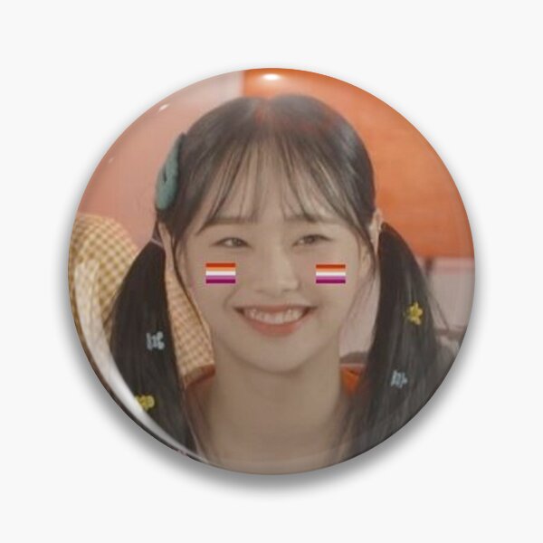Aperçu de l'œuvre chuu souriant avec drapeau lesbien créée et vendue par designsbychuu.
