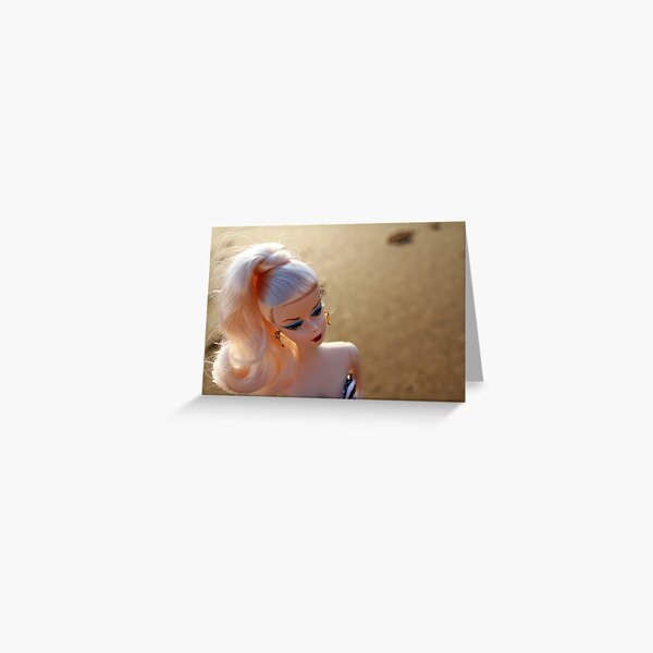 Artikel-Vorschau von Barbie-Puppe am Strand, designt und verkauft von shootingnelly.
