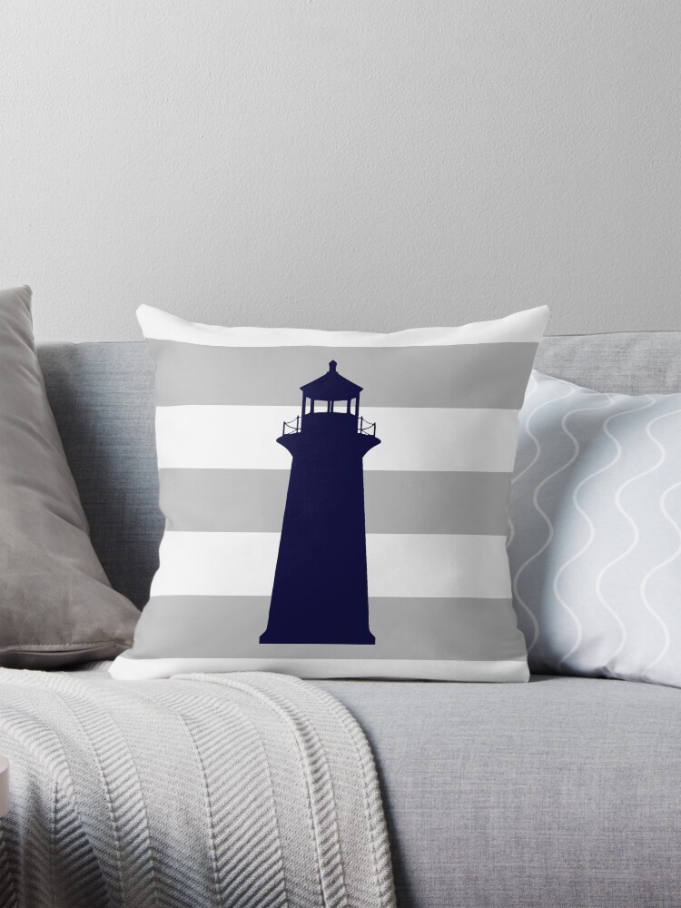 Thumbnail 1 von 4, Kissen, Nautischer Marineblauer Leuchtturm auf silbergrauen Streifen designt und verkauft von rewstudio.