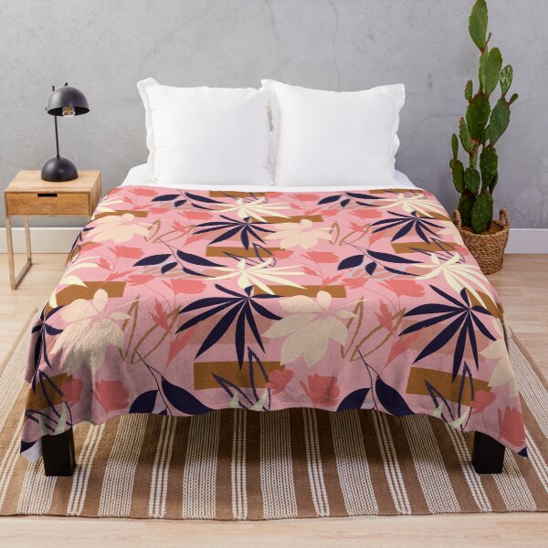 Aperçu de l'œuvre Summer Floral Patterns : Get Ready for Summer with Stylish Floral Designs! créée et vendue par ArthurYosh.