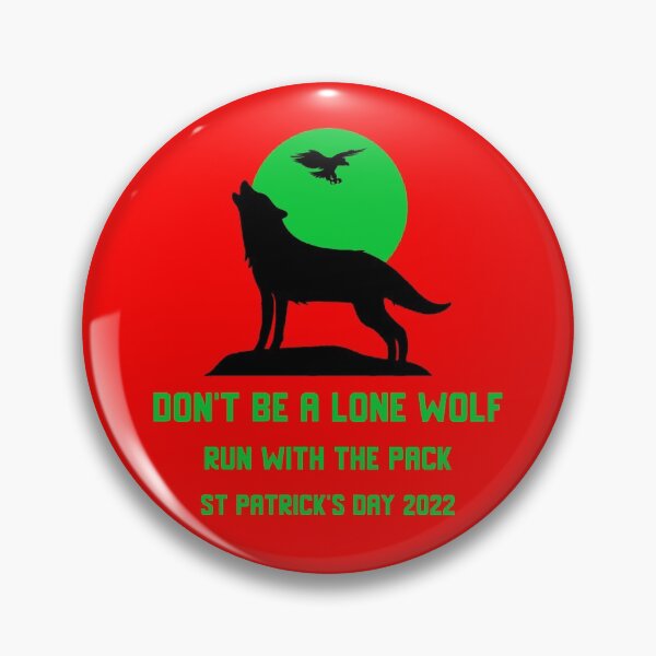 Artikelvorschau, Sei kein einsamer Wolf, laufe mit dem Rudel St Patrick's Day Edition 2022 entworfen und verkauft von MottoDigging.