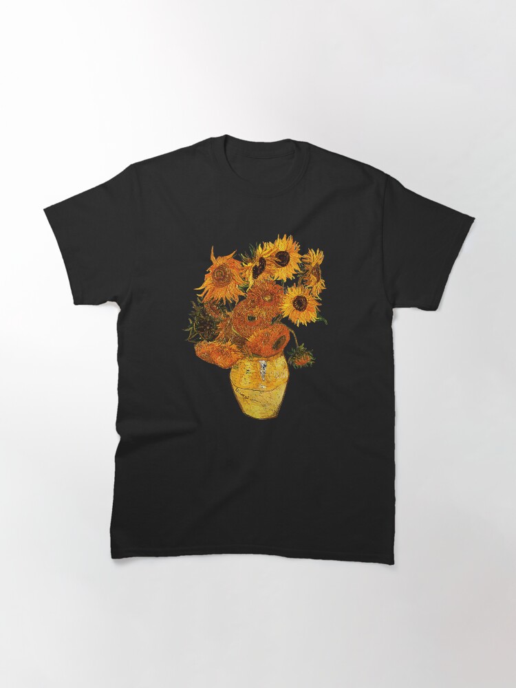 Aperçu 3 sur 7. T-shirt classique avec l'œuvre Van Gogh créée et vendue par belugastore.