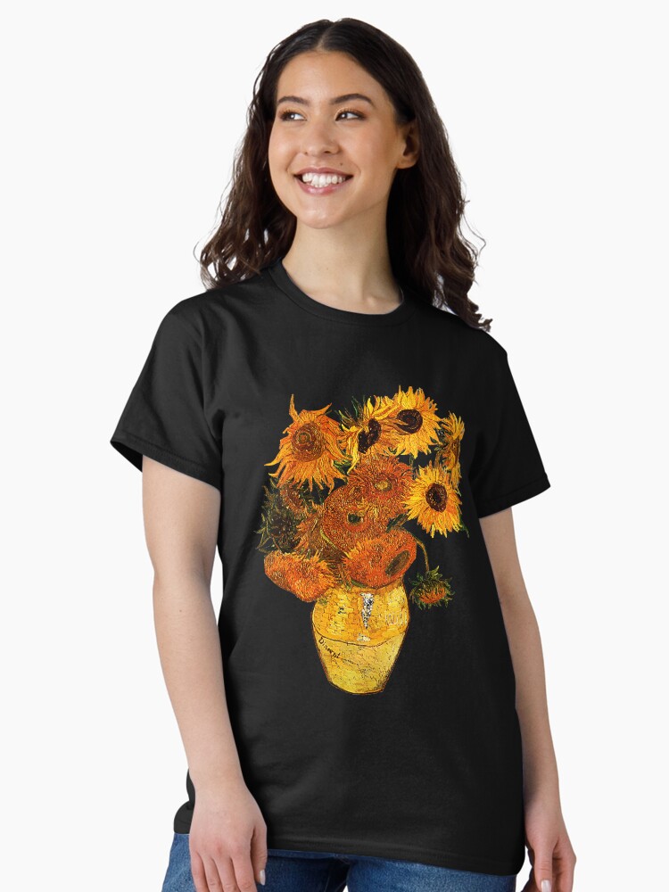 Aperçu 2 sur 7. T-shirt classique avec l'œuvre Van Gogh créée et vendue par belugastore.