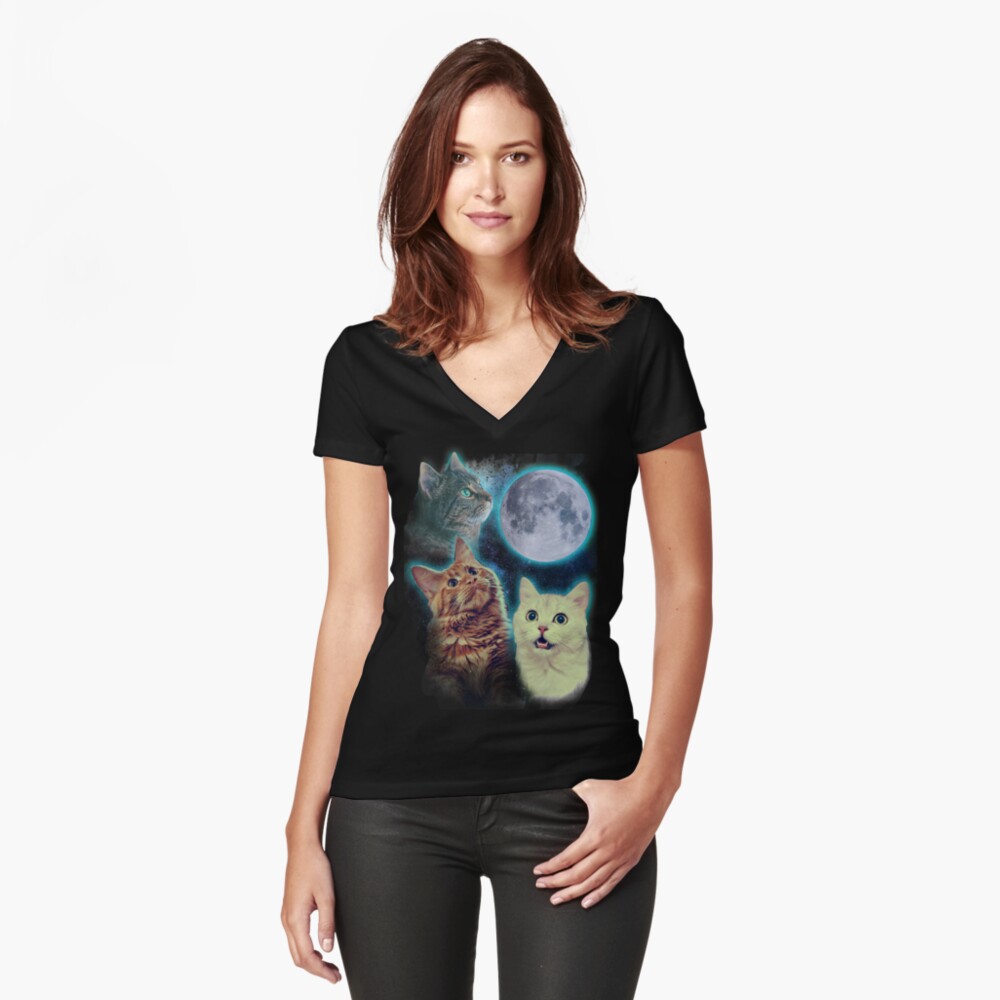 Aperçu de l'œuvre T-shirt moulant col V créée et vendue par ursulalopez.