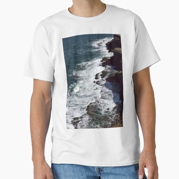 Waves on the rocks, Filey Brigg Classic T-Shirt