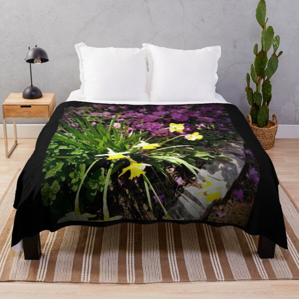 Artikelvorschau, Sunny Bright Yellow und Purple Flowers Photo Design entworfen und verkauft von EarthArtDesigns.