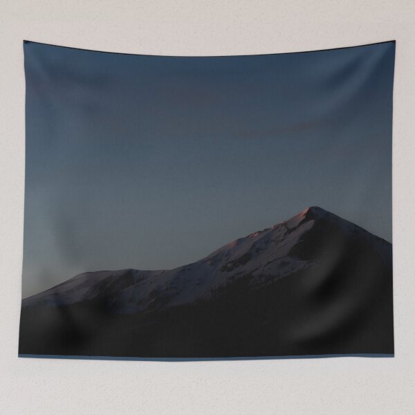 Artikelvorschau, Dark Mountain Highland Cloud Sky Summit entworfen und verkauft von DanielCarvalho2.