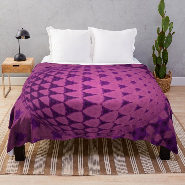 Artikelvorschau, Magenta Crystal Wallpaper Vintage entworfen und verkauft von geodeart.