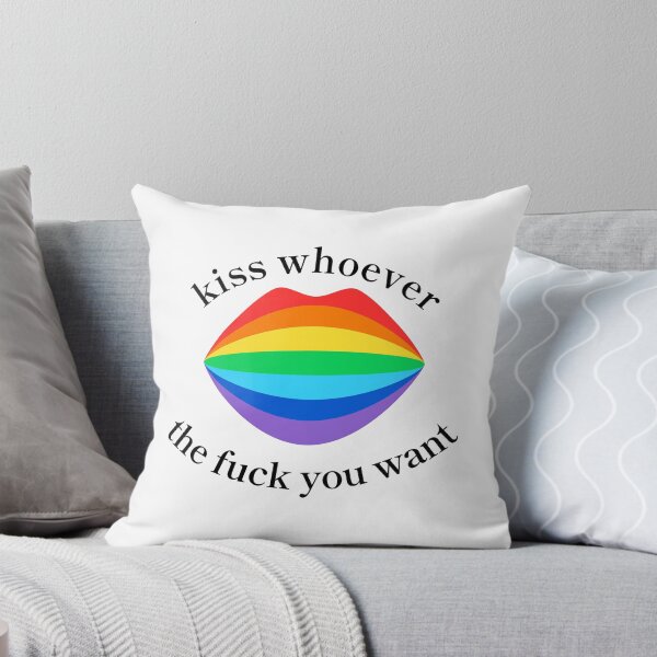 Artikelvorschau, Kiss whoever you want LGBT Liebe Regenbogen Frieden entworfen und verkauft von CreatDifference.