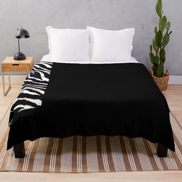Artikelvorschau, Zebradruck Farbblockierung monochrom schwarz und weiß asymmetrisch entworfen und verkauft von chihuahuashower.