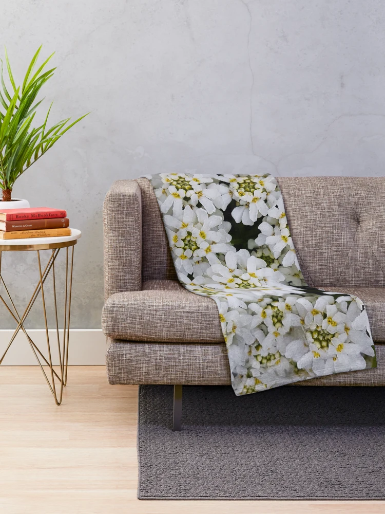 Aperçu 2 sur 6. Plaid avec l'œuvre fleurs blanches créée et vendue par RaspberryGreen.