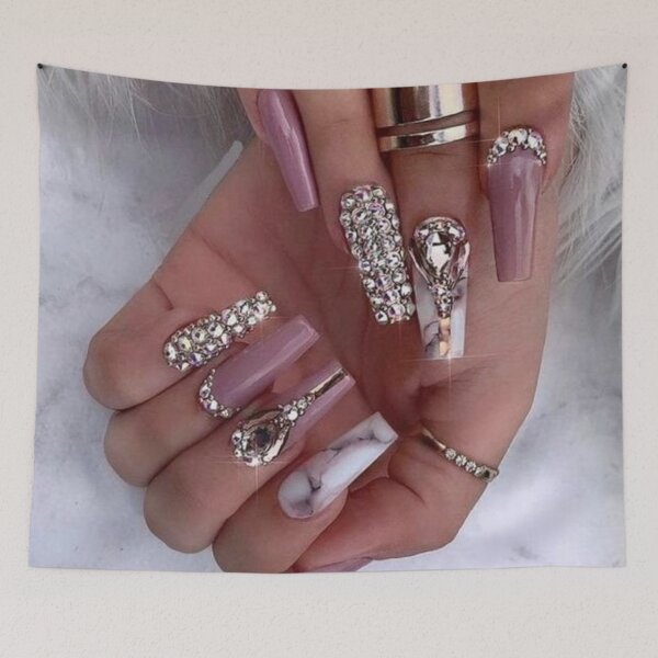 Aperçu de l'œuvre Superbes arts des ongles en diamant. créée et vendue par Lan thi Nguyen.