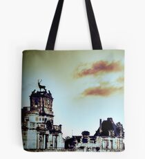 Le cerf est mort Tote Bag