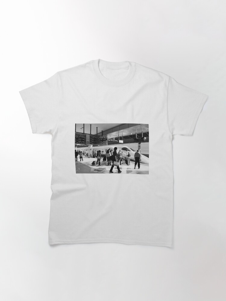 Alternate view of 9:36 Shinkansen for Hayabusa - Tokyo, Japan Classic T-Shirt