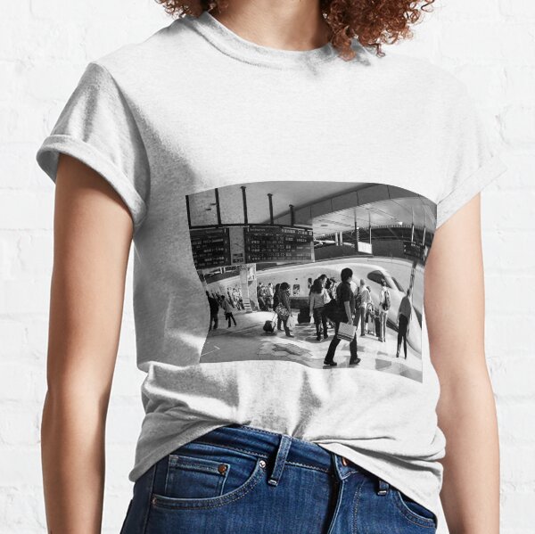 9:36 Shinkansen for Hayabusa - Tokyo, Japan Classic T-Shirt