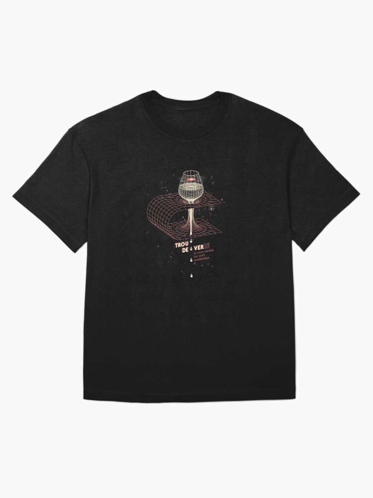 Aperçu 3 sur 7. T-shirt oversize avec l'œuvre Interstellar drink créée et vendue par MC-aka-Panurge.