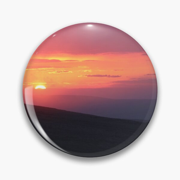 Artikelvorschau, Nebliger Sonnenuntergang über den Preseli-Hügeln Pembrokeshire Südwales entworfen und verkauft von Image-in-that.