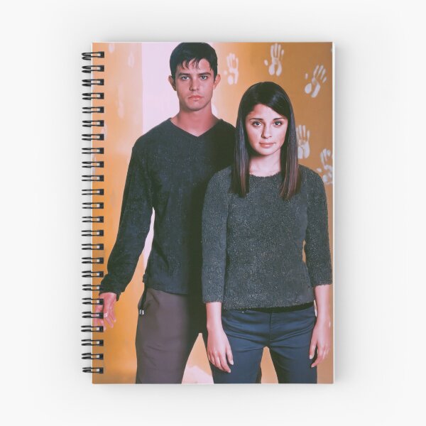 Aperçu de l'œuvre Roswell Max and Liz créée et vendue par DCGStore.