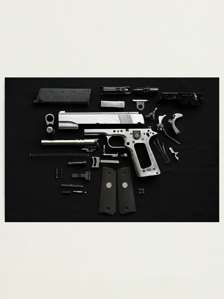 Impression photo for Sale avec l'œuvre « Vue éclatée d'une arme de ..., image size:750x1000