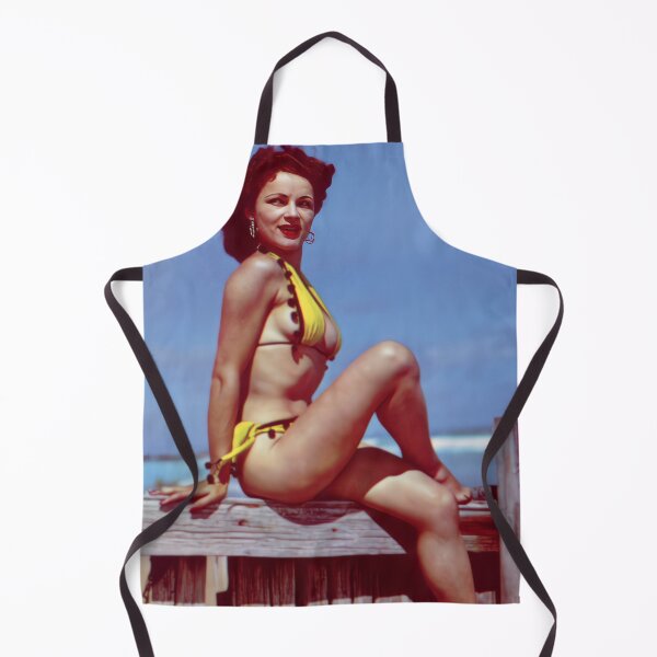 Artikelvorschau, Florida Postkarte Rotschopf in einem gelben Bikini wirft auf einem verwitterten Zaun auf entworfen und verkauft von Lowtech.