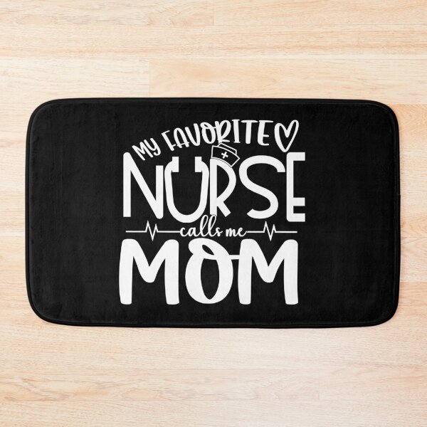 Artikelvorschau, Meine Lieblingskrankenschwester nennt mich Mutter, Krankenschwester Mutter T-Shirt, Krankenschwester Mutter Geschenke, Krankenschwester Mutter Geschenk, Stolze Krankenschwester, Krankenpflegeabschluss, Mutter der Krankenschwester entworfen und verkauft von plussorn.