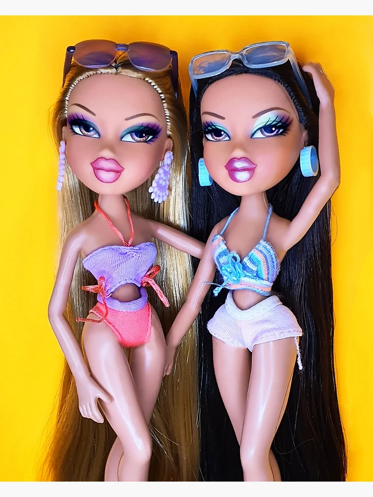Drop the 🍹 if you're ready for a beach party!!! 👄😎 #bratz