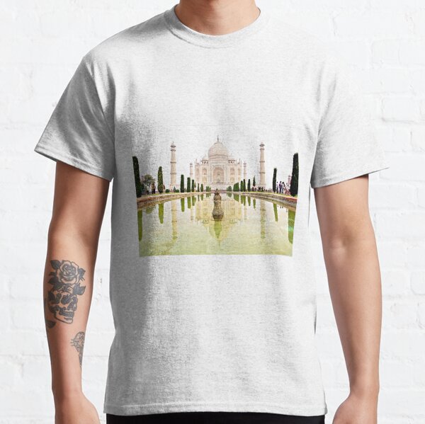 The Taj Mahal at Sunrise in November Classic T-Shirt