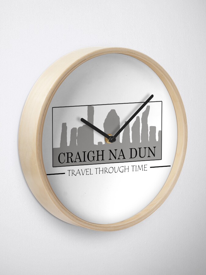 Aperçu 1 sur 4. Horloge avec l'œuvre Outlander, Craigh Na Dun, Travel through Time créée et vendue par OutlanderAddict.