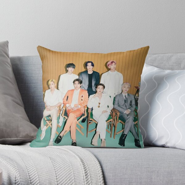 https://ih1.redbubble.net/image.2392322683.0479/throwpillow,small,600x-bg,f8f8f8-c,0,120,600,600.jpg