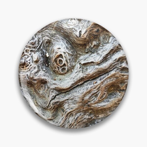 Artikelvorschau, „Sasquatch Canyon“ natürlicher Baumstamm, Kunstdekor, Holzmuster, Intarsien-Optik entworfen und verkauft von DEEZAYN.
