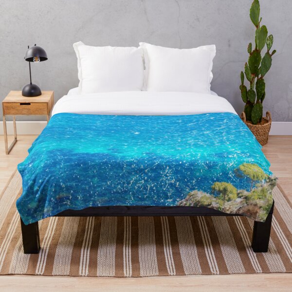 Aperçu de l'œuvre Mer Méditerranée eau turquoise, rive sud de la france. La mer d'un bleu profond créée et vendue par GerGdr.