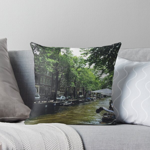Aperçu de l'œuvre Canal d'Amsterdam et arbres créée et vendue par heather-abbe.
