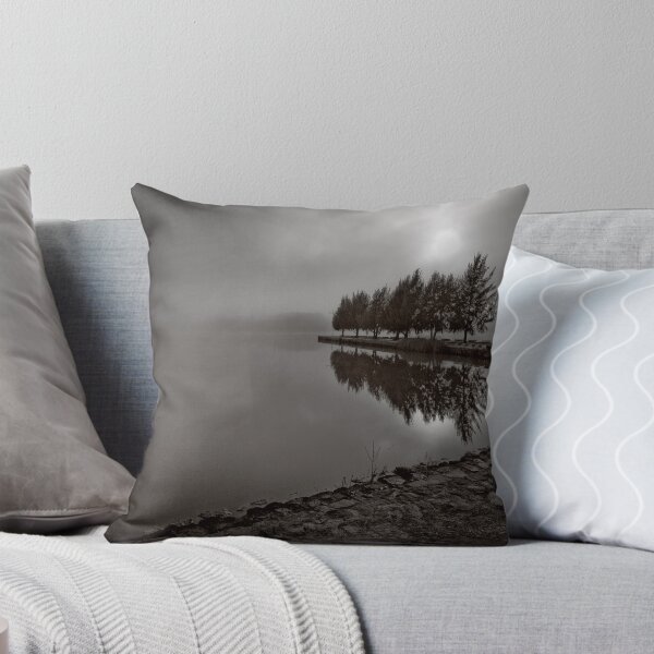 Artikelvorschau, Variation von "Lake Ginninderra in Canberra / Australien an einem nebligen Morgen (5)" entworfen und verkauft von Wolf Sverak Photography.