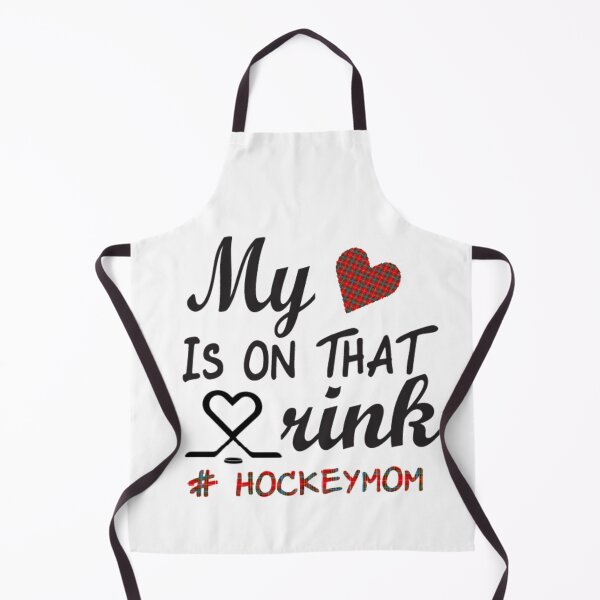 Artikelvorschau, Mein Herz ist auf diesem Eisbahnhockey-Muttergeschenk. entworfen und verkauft von Loyaltees Apparel.