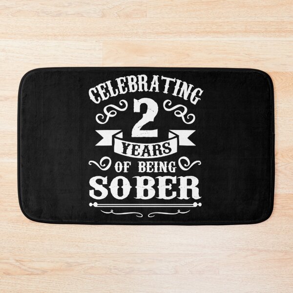 Aperçu de l'œuvre 2 Years Sober Sobriety Anniversary créée et vendue par CustUmmMerch.