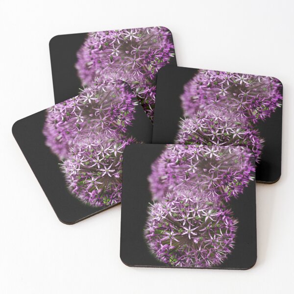 Aperçu de l'œuvre Fleurs violettes sur fond noir créée et vendue par olena2552.