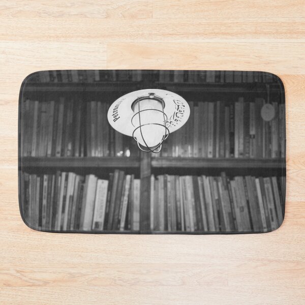 Artikelvorschau, Beleuchtetes Bücherregal von einem einzigen weichen Licht in Schwarz und Weiß entworfen und verkauft von SquishStitches.