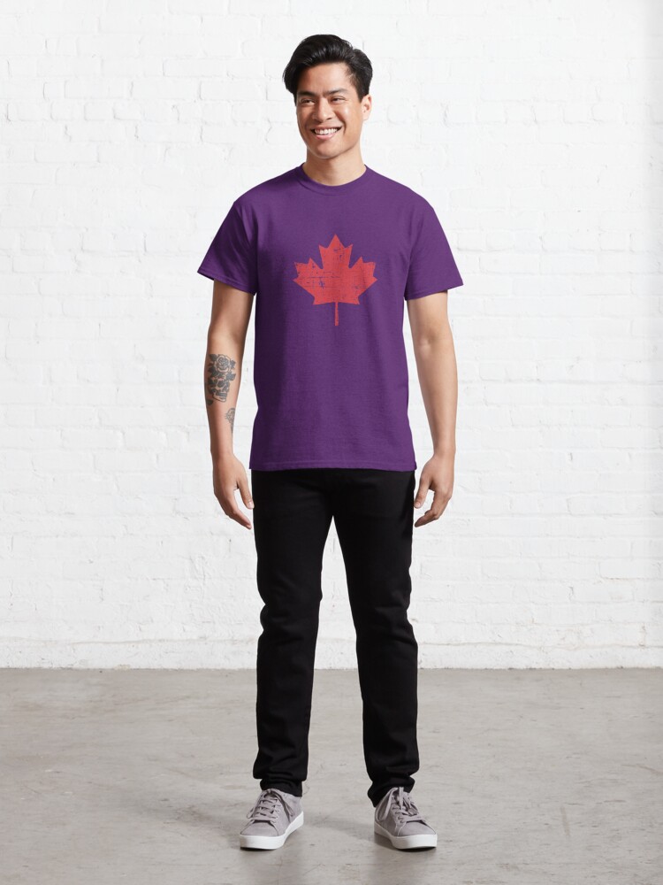 Disover Vintage Retro Canadian Maple Leaf Canada Day T-shirt Classic T-Shirt