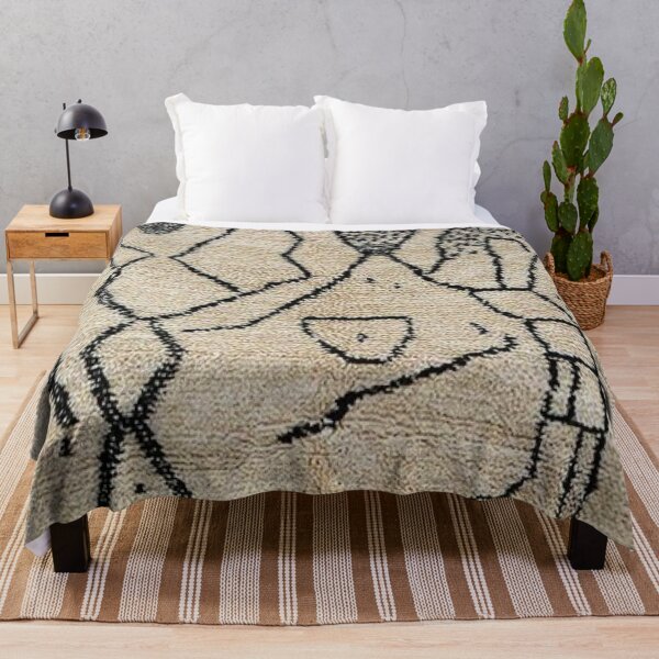 Aperçu de l'œuvre Tapis Marocain Antique Vintage créée et vendue par AnnaAndVibes.