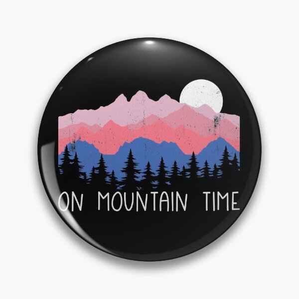 Artikelvorschau, On Mountain Time Retro Mountains Camping Outdoors Hiking Gear entworfen und verkauft von DynamicDesign.