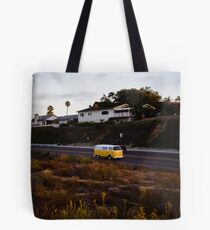 Van in der Dämmerung Tote Bag