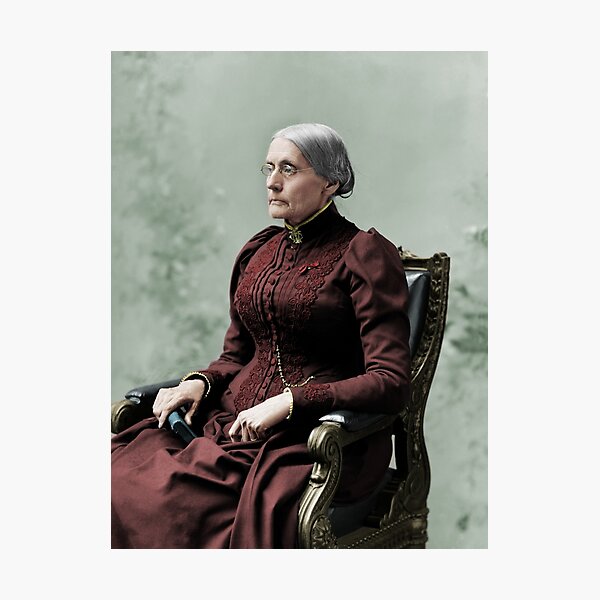 Vista previa del artículo con la obra «Retrato sentado de Susan B. Anthony - 1891 - Coloreado», diseñado y vendido por warishellstore.