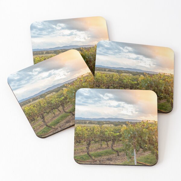 Artikelvorschau, Sonnenuntergang über einem Weinberg in der Weinregion Mudgee entworfen und verkauft von Martin Berry Photography.