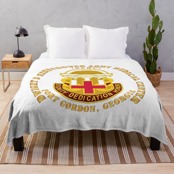 Artikelvorschau, Dwight D Eisenhower Army Medical Center T-ShirtDwight D Eisenhower Army Medical Center - Ft Gordon GA entworfen und verkauft von PembMarou.