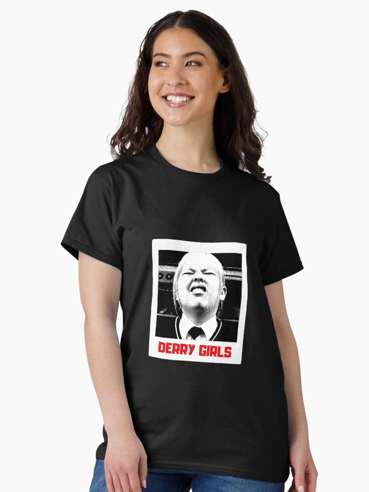Imagen 2 de 7, Camiseta clásica con la obra Derry Girls Clare, diseñada y vendida por fakehala.