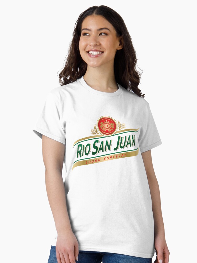 Aperçu 1 sur 7. T-shirt classique avec l'œuvre Rio San Juan Lugar Especial créée et vendue par marzun.